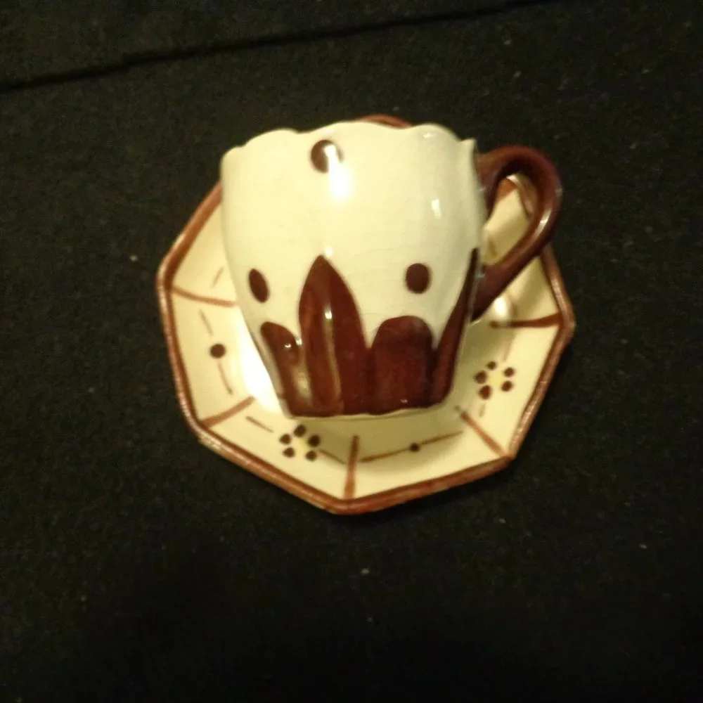 VINTAGE FAIRYCORE SM POTTERY TEACUP & SAUCER BROWN CREAM